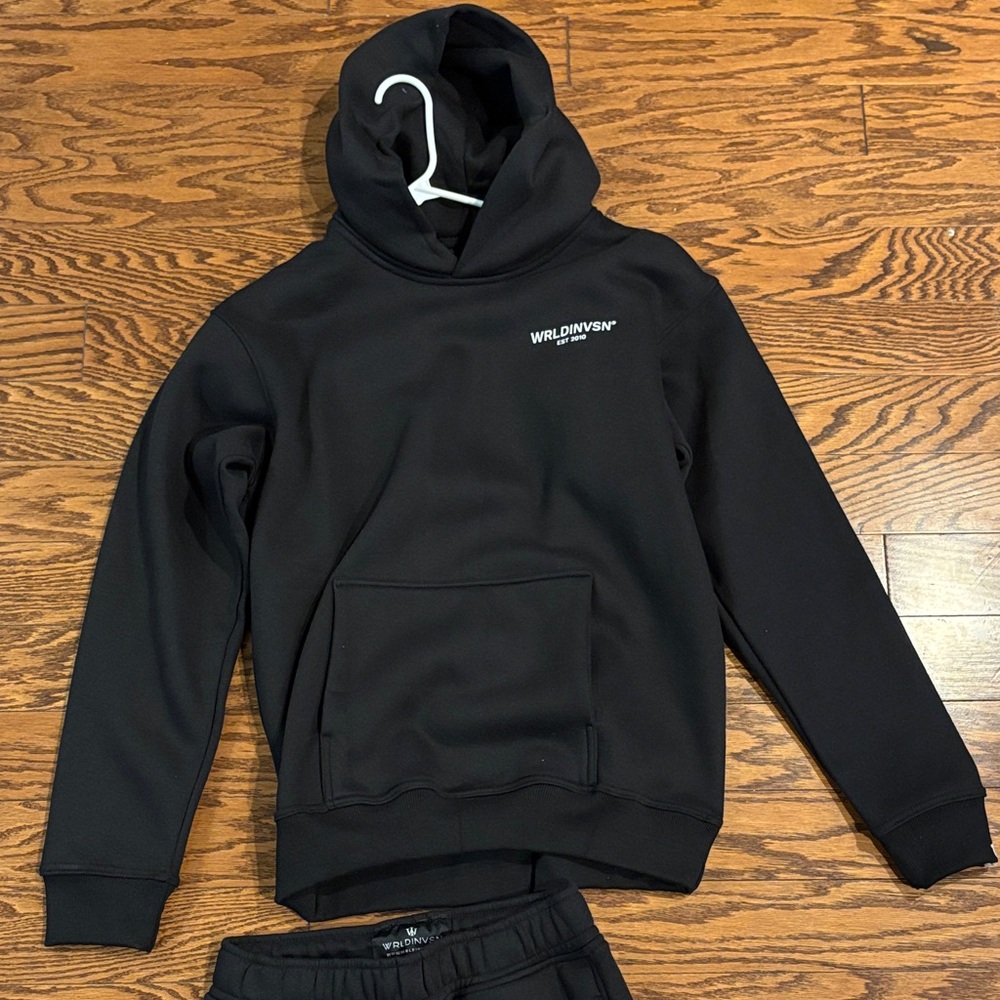 WRLDINVSN Sweatsuit M Hoodie and Pants